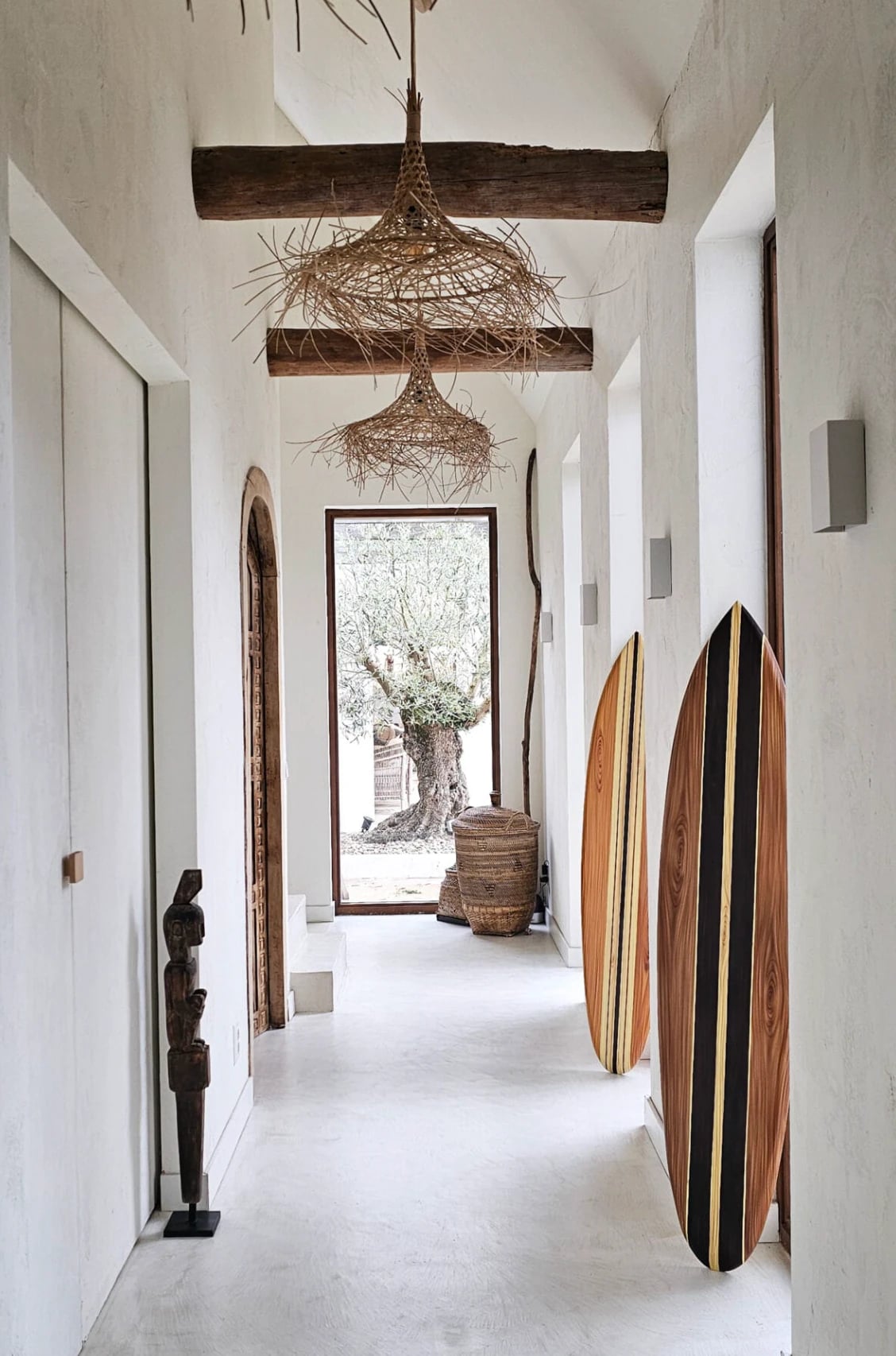 Boho reed ceiling lamps in bright hallway. PītasLampas